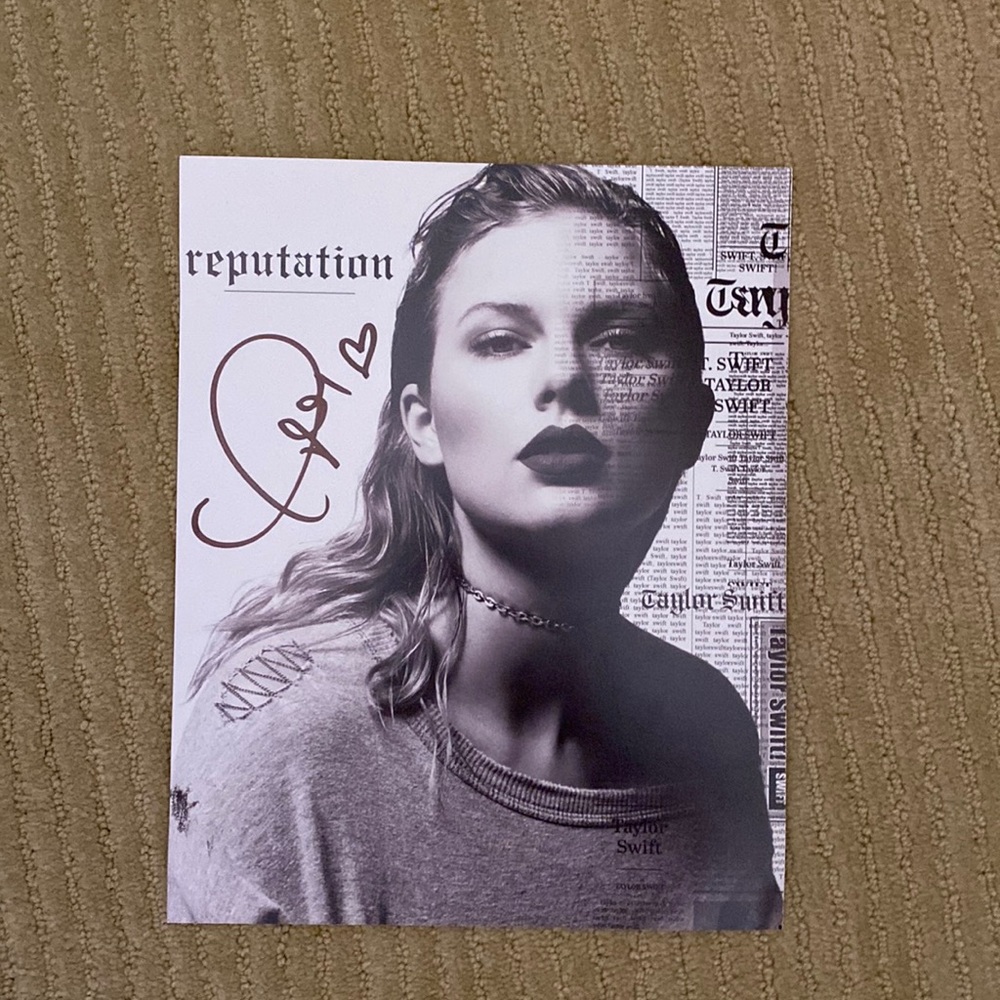 COPY - TAYLOR SWIFT AUTOGRAPH ON HOLD UNTIL FRIDAY DO NOT BUY